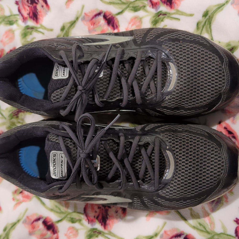 Brooks Beast men's tennis shoes